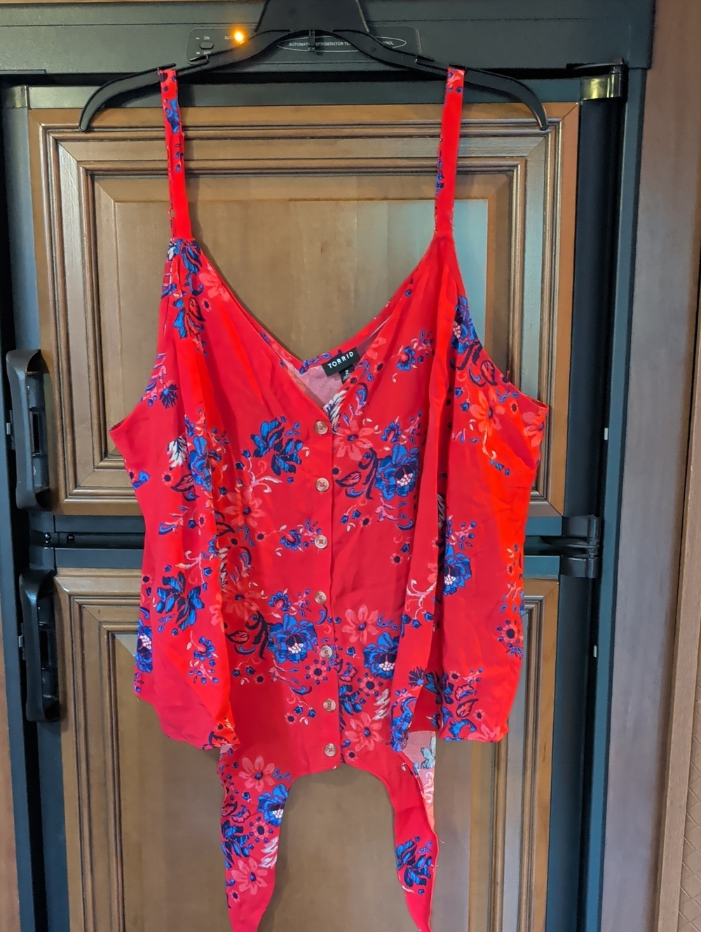 torrid Red Floral Button-Front Tank Top with Blue Accents Tie Bottom